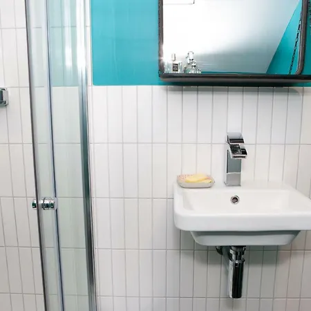 3 Bedroom Townhouse By Gloucester Road * Bristol