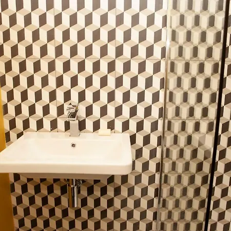 Lägenhet 3 Bedroom Townhouse By Gloucester Road Bristol