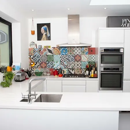 3 Bedroom Townhouse By Gloucester Road Apartman Bristol