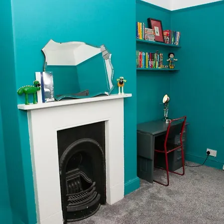 3 Bedroom Townhouse By Gloucester Road Apartment Bristol