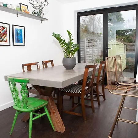 3 Bedroom Townhouse By Gloucester Road Lägenhet Bristol