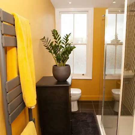Apartment 3 Bedroom Townhouse By Gloucester Road Bristol