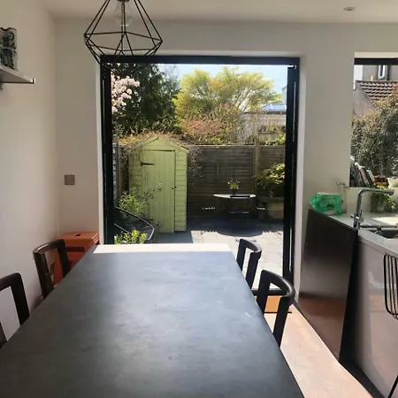 3 Bedroom Townhouse By Gloucester Road Bristol