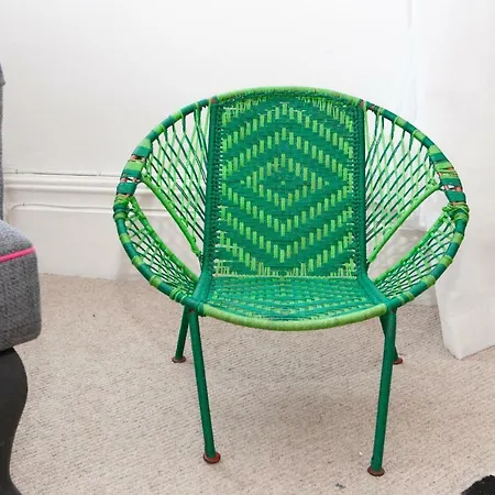 3 Bedroom Townhouse By Gloucester Road Apartment Bristol