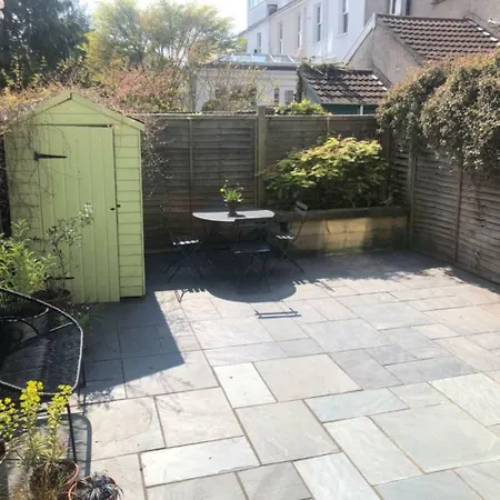 3 Bedroom Townhouse By Gloucester Road Apartment Bristol