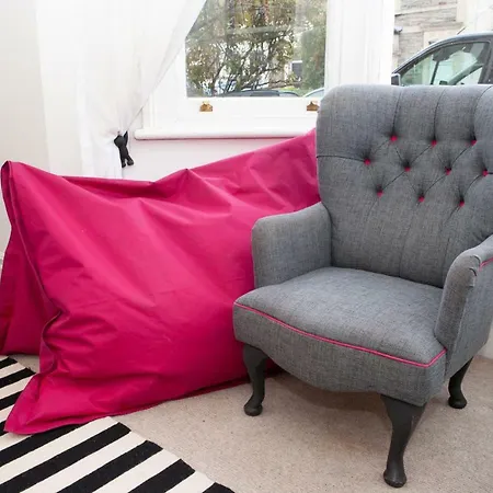 3 Bedroom Townhouse By Gloucester Road *